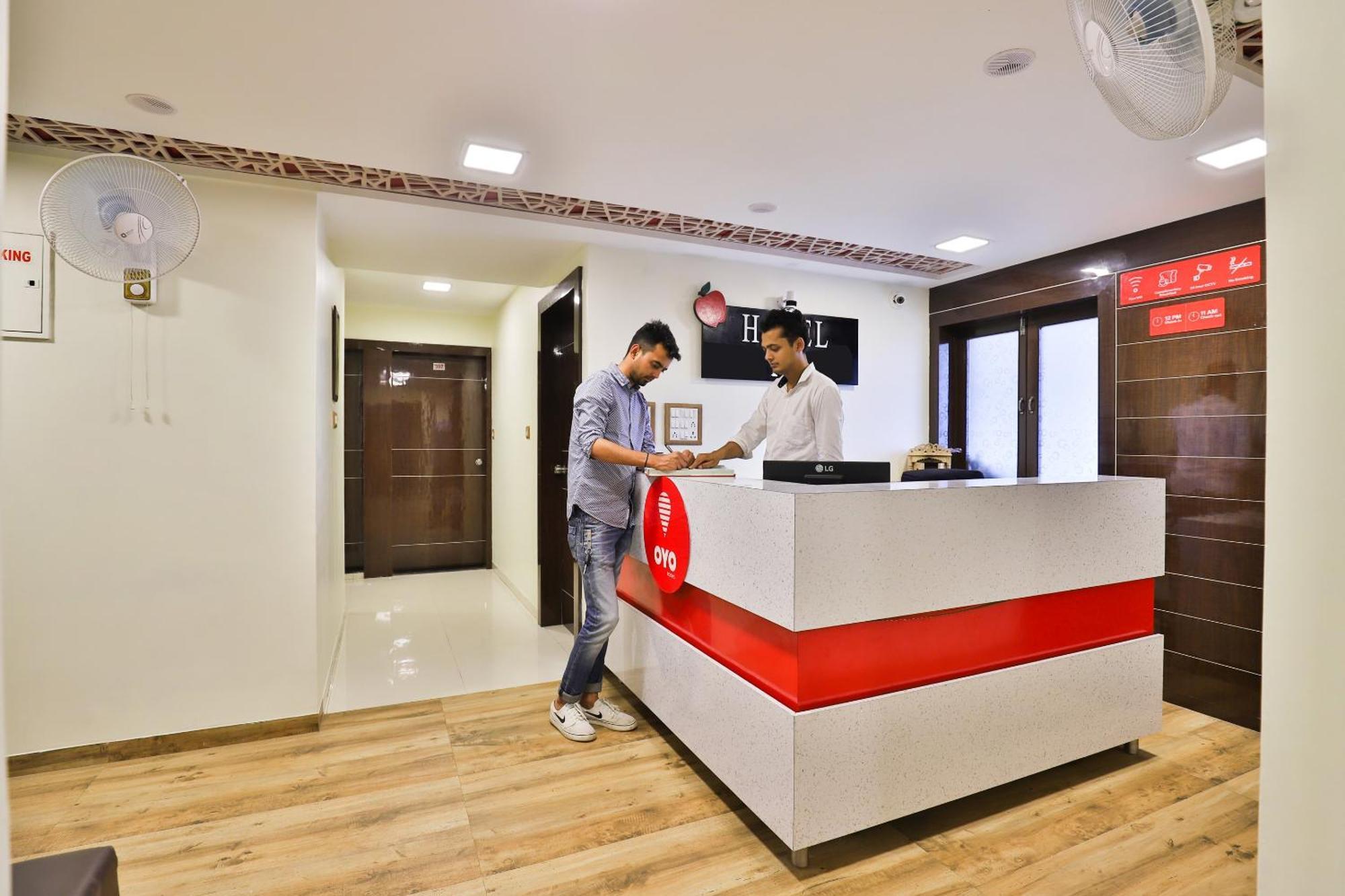 Hotel O Red Apple Ahmedabad Exterior foto